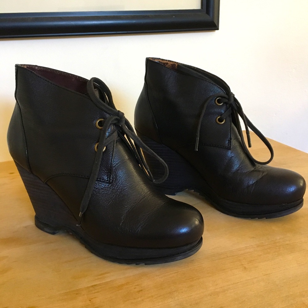 Lucky Brand black leather ENDORA wedge bootie (8.0)